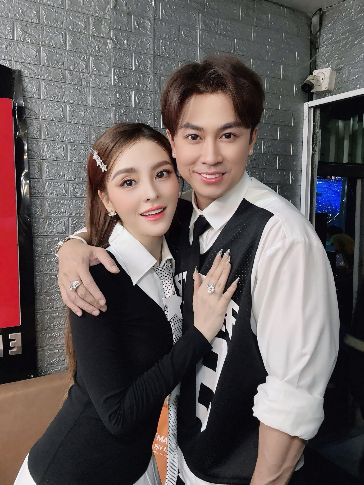 Cặp đôi ca sĩ Vbiz bị soi sống chung nhà bí mật tổ chức đám hỏi?- Ảnh 9. Cặp đôi ca sĩ Vbiz bị soi sống chung nhà bí mật tổ chức đám hỏi?- Ảnh 9.