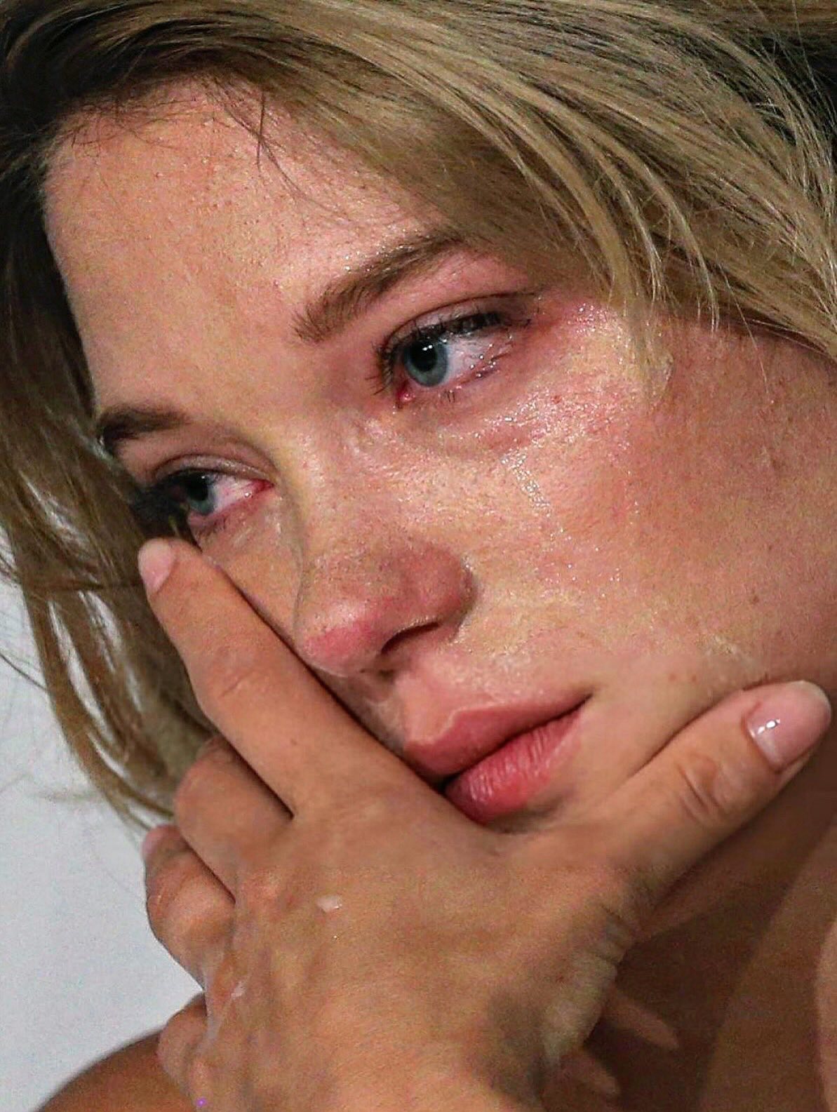 Kiếm đâu ra người thứ 2 khóc trôi cả nền vẫn đẹp tuyệt mỹ như cô gái này, bảo sao viral khắp toàn cầu- Ảnh 3. Kiếm đâu ra người thứ 2 khóc trôi cả nền vẫn đẹp tuyệt mỹ như cô gái này, bảo sao viral khắp toàn cầu- Ảnh 3.