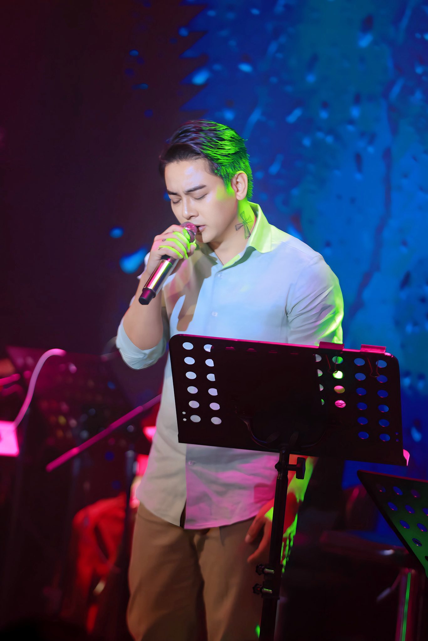 Hoài Lâm lộ hình ảnh lạ sau thời gian phát tướng: Giảm cân hay photoshop?- Ảnh 7. Hoài Lâm lộ hình ảnh lạ sau thời gian phát tướng: Giảm cân hay photoshop?- Ảnh 7.