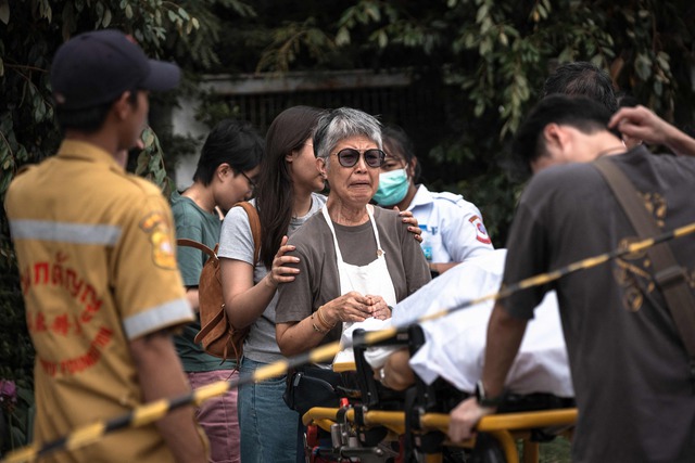 Toàn cảnh vụ xả súng rúng động tại chợ Bangkok: Nghi phạm tự sát ngay trước quầy hàng của vợ, hé lộ nguyên nhân không ngờ dẫn đến thảm kịch- Ảnh 5. Toàn cảnh vụ xả súng rúng động tại chợ Bangkok: Nghi phạm tự sát ngay trước quầy hàng của vợ, hé lộ nguyên nhân không ngờ dẫn đến thảm kịch- Ảnh 5.
