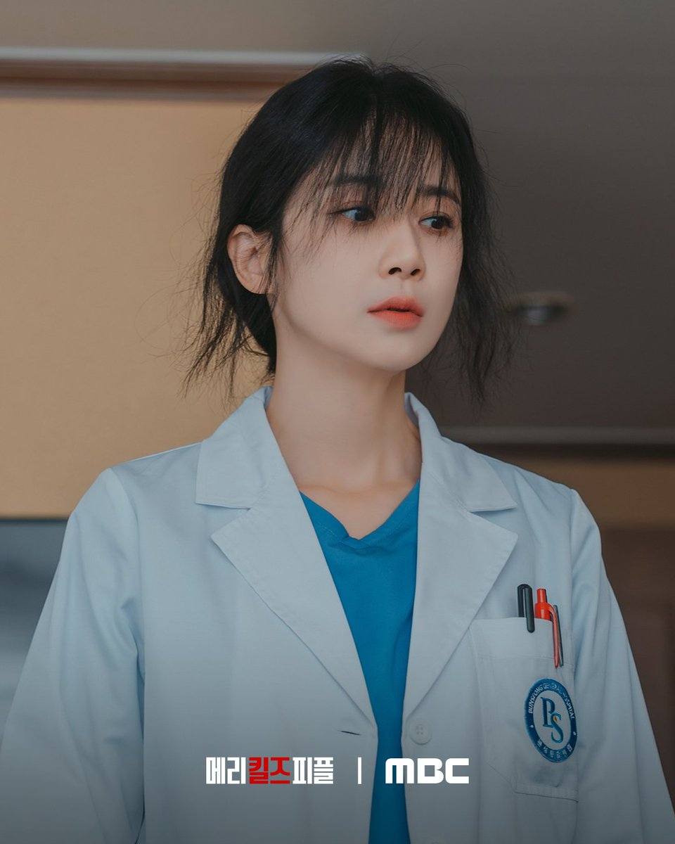 Tìm đâu ra người thứ 2 đầu tóc tả tơi vẫn đẹp tê tái như Hoa hậu này, nhìn cận mặt mà muốn thở oxi gấp- Ảnh 3.