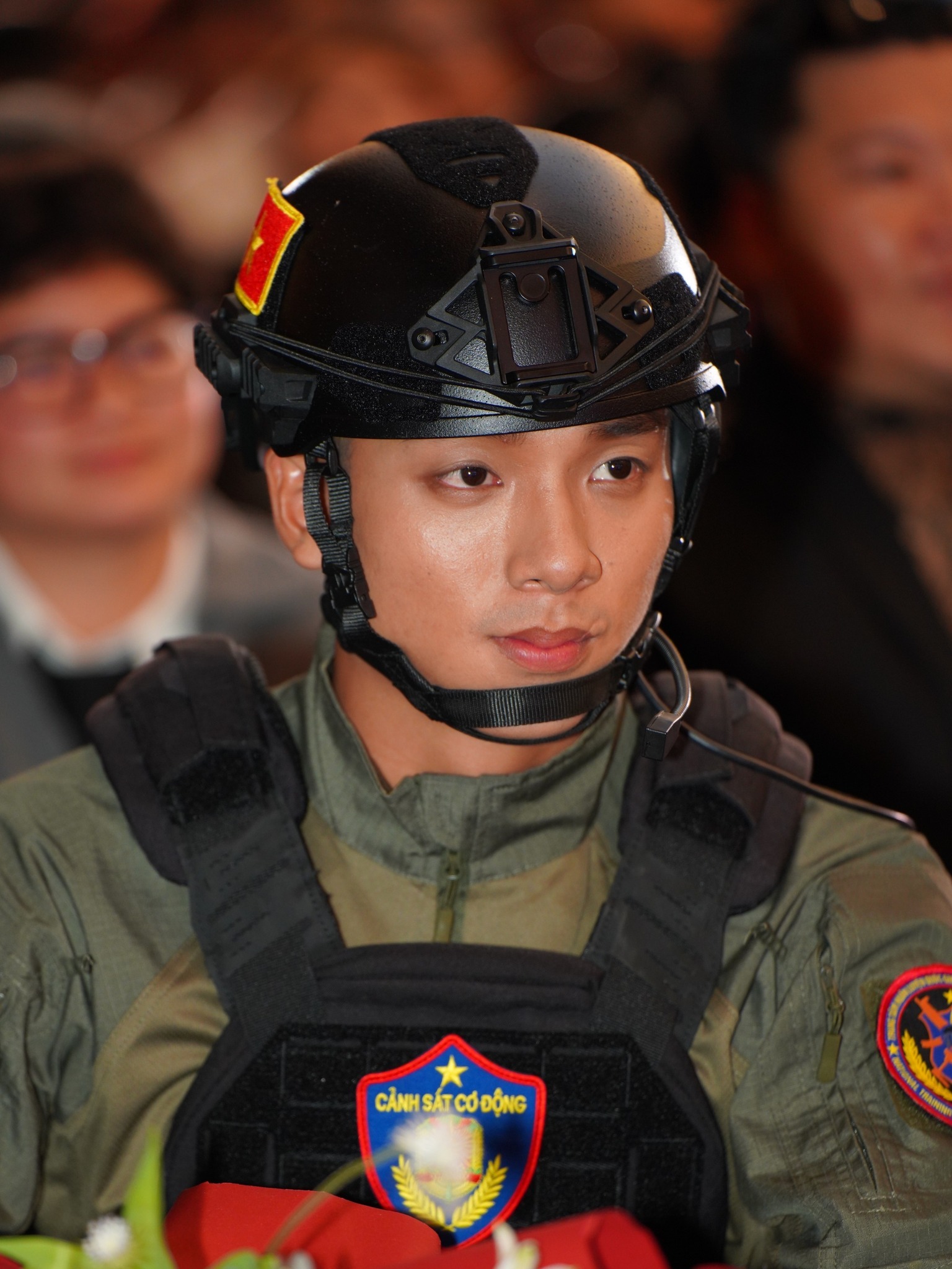 Mỹ nam cao gần 1m9 gây sốt trong buổi tập luyện diễu hành tại Mỹ Đình, mở khẩu trang mới càng ngỡ ngàng- Ảnh 7.