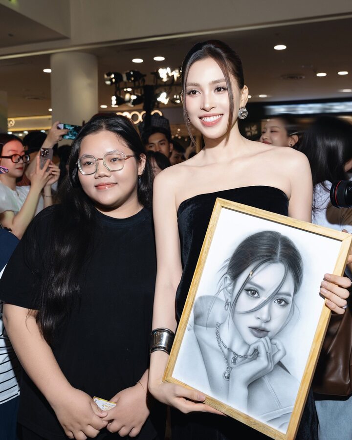 Hoa hậu 2 lần tham gia lễ diễu binh: Gương mặt tỷ lệ vàng, giàu có ở tuổi 25- Ảnh 3.