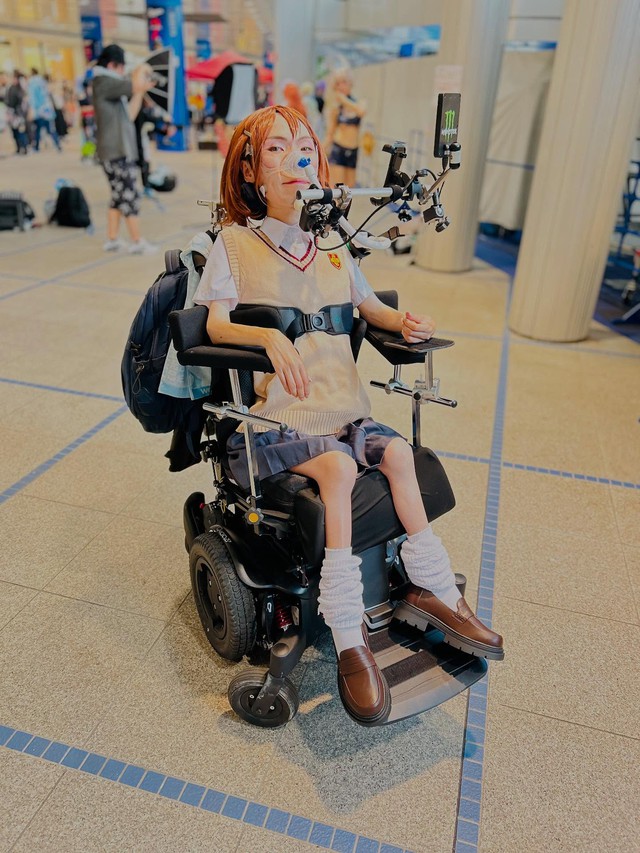 Coser nghị lực nhất thế giới, bất chấp nghịch cảnh vẫn tự tin truyền cảm hứng cho hàng triệu người xem- Ảnh 1.