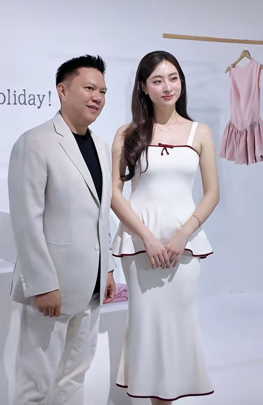 Chuyện gì đang xảy ra với Hoa hậu Lương Thùy Linh?- Ảnh 4. Chuyện gì đang xảy ra với Hoa hậu Lương Thùy Linh?- Ảnh 4.