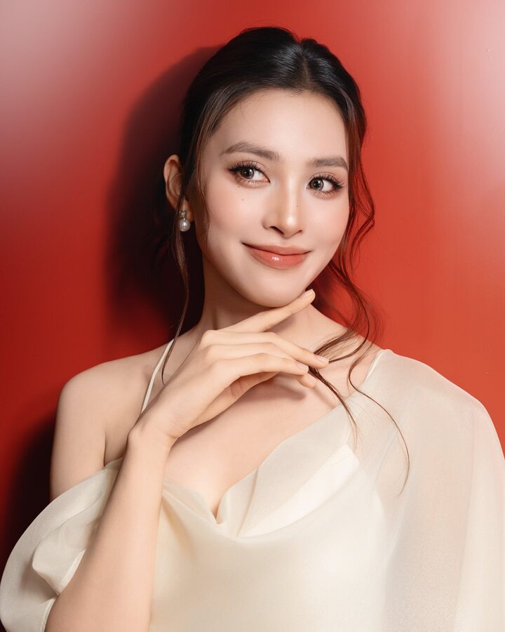 Hoa hậu 2 lần tham gia lễ diễu binh: Gương mặt tỷ lệ vàng, giàu có ở tuổi 25- Ảnh 2.