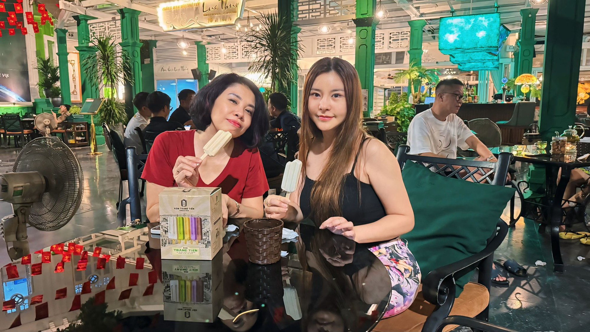 Diễn viên Kim Oanh lên tiếng sau khi gây tranh cãi vì phẫu thuật thẩm mỹ cả gương mặt- Ảnh 4. Diễn viên Kim Oanh lên tiếng sau khi gây tranh cãi vì phẫu thuật thẩm mỹ cả gương mặt- Ảnh 4.