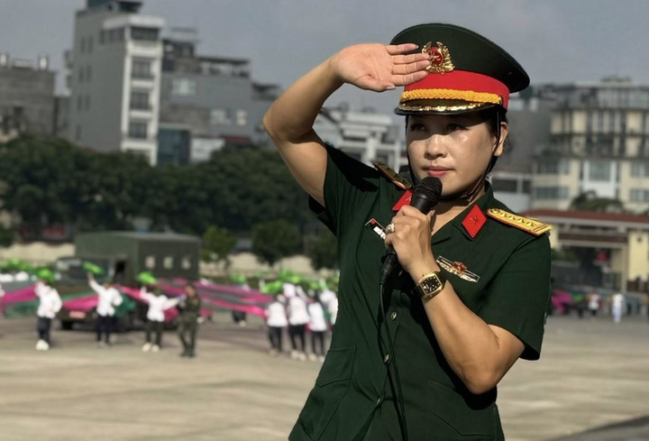 Điều ít biết về nữ NSND mang hàm Đại tá làm Tổng đạo diễn khối nghi trượng A80- Ảnh 1.