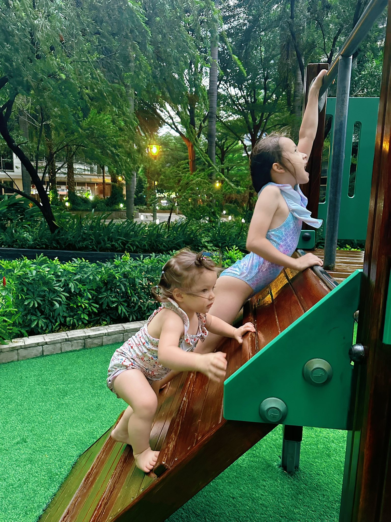 Lan Phương hậu ly hôn chồng Tây: Lan Phương hậu ly hôn chồng Tây: