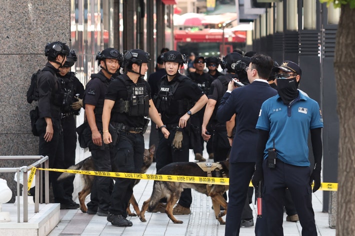 Hàn Quốc: Nam sinh 13 tuổi dọa đánh bom trung tâm thương mại tại Seoul khiến nhiều người hoảng loạn, thiệt hại đến chục tỷ đồng- Ảnh 2.
