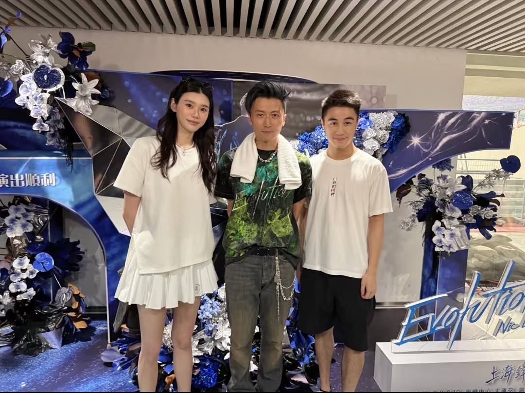 Fan dậy sóng trước hình ảnh mới nhất của siêu mẫu Victoria's Secret giữa nghi vấn bị chồng thiếu gia sòng bạc “cắm sừng”- Ảnh 3. Fan dậy sóng trước hình ảnh mới nhất của siêu mẫu Victoria's Secret giữa nghi vấn bị chồng thiếu gia sòng bạc “cắm sừng”- Ảnh 3.