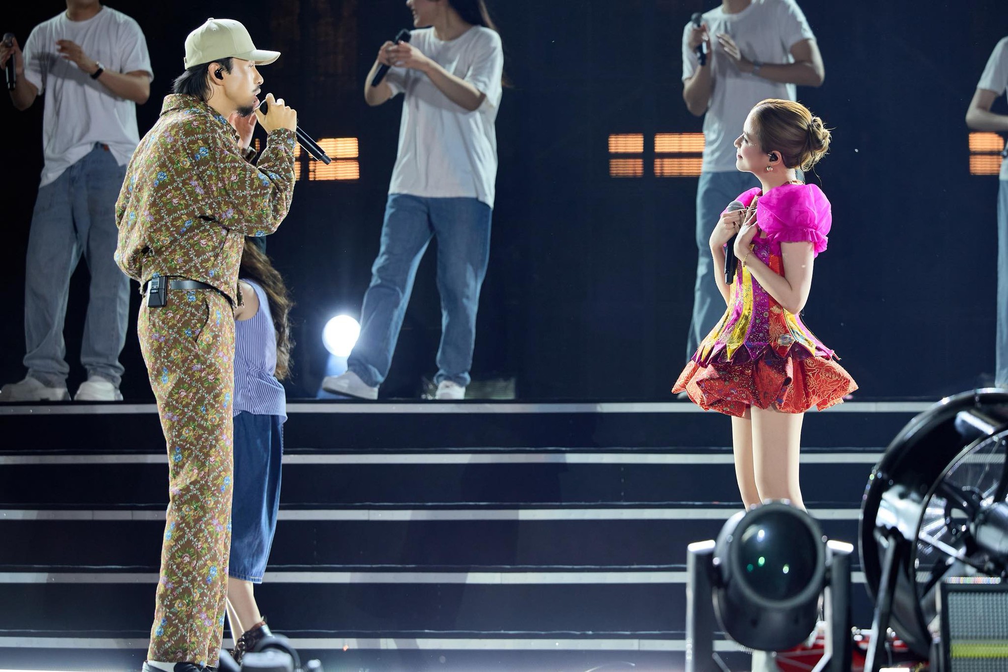 Hoàng Thuỳ Linh cuối cùng đã thừa nhận tình cảm với Đen Vâu- Ảnh 2.