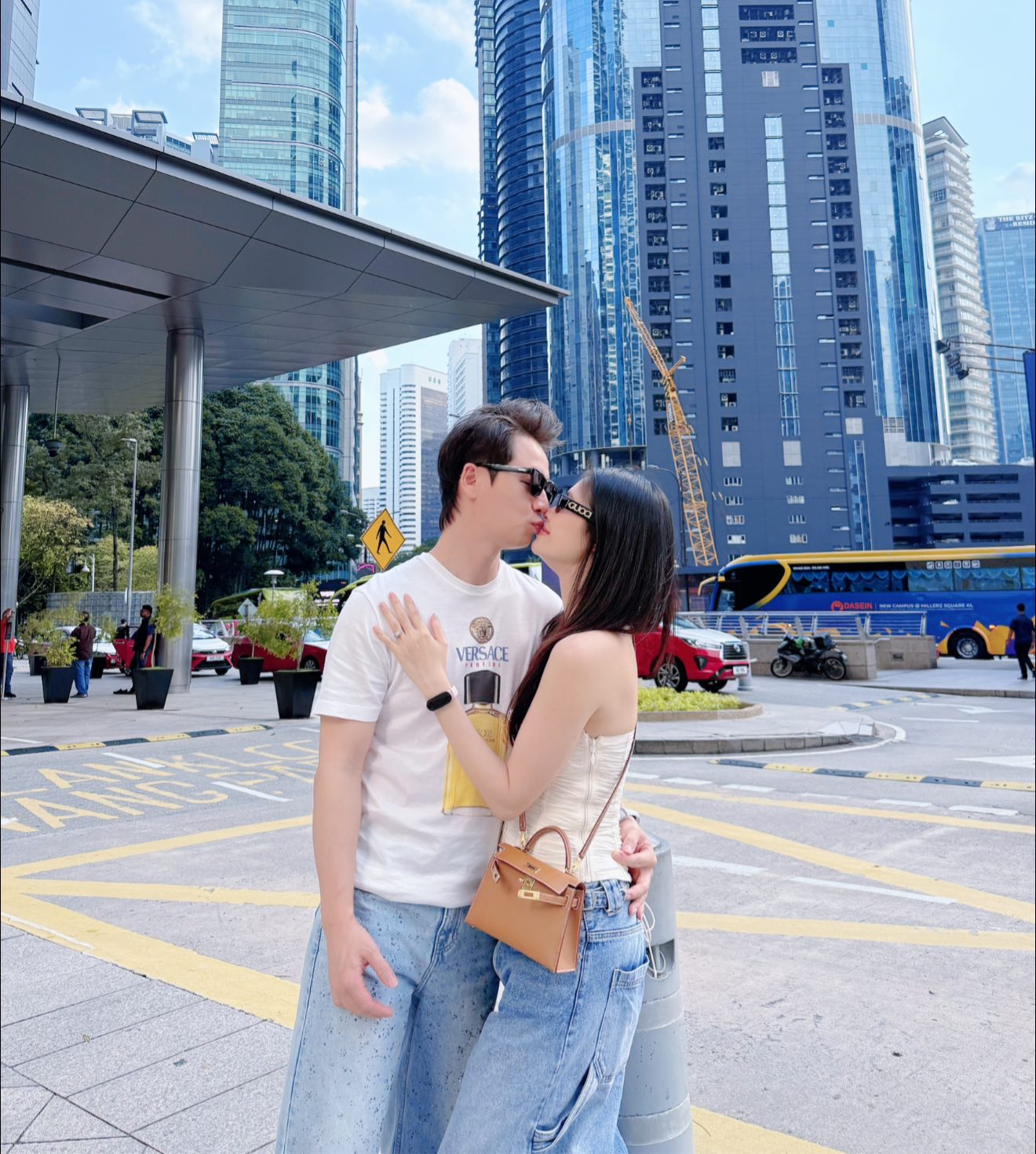 Nam nghệ sĩ sở hữu biệt thự 2 mặt tiền 50 tỷ ở TP.HCM, cưới hot girl Hà thành, sinh 3 con trai- Ảnh 10.