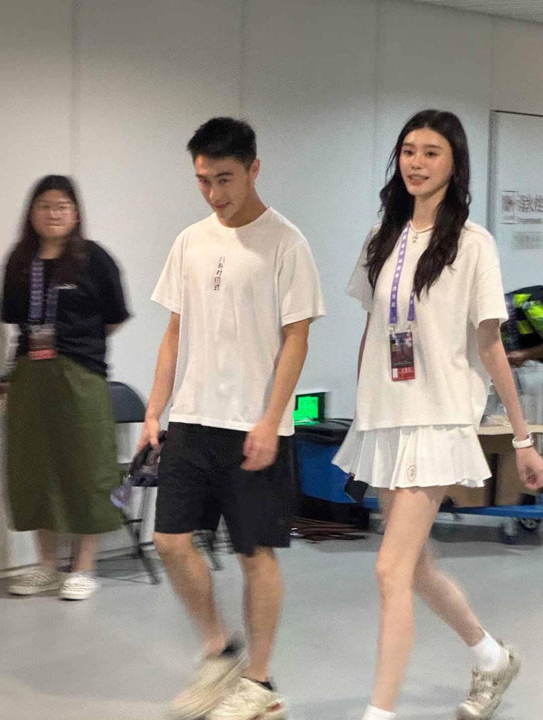 Fan dậy sóng trước hình ảnh mới nhất của siêu mẫu Victoria's Secret giữa nghi vấn bị chồng thiếu gia sòng bạc “cắm sừng”- Ảnh 4. Fan dậy sóng trước hình ảnh mới nhất của siêu mẫu Victoria's Secret giữa nghi vấn bị chồng thiếu gia sòng bạc “cắm sừng”- Ảnh 4.