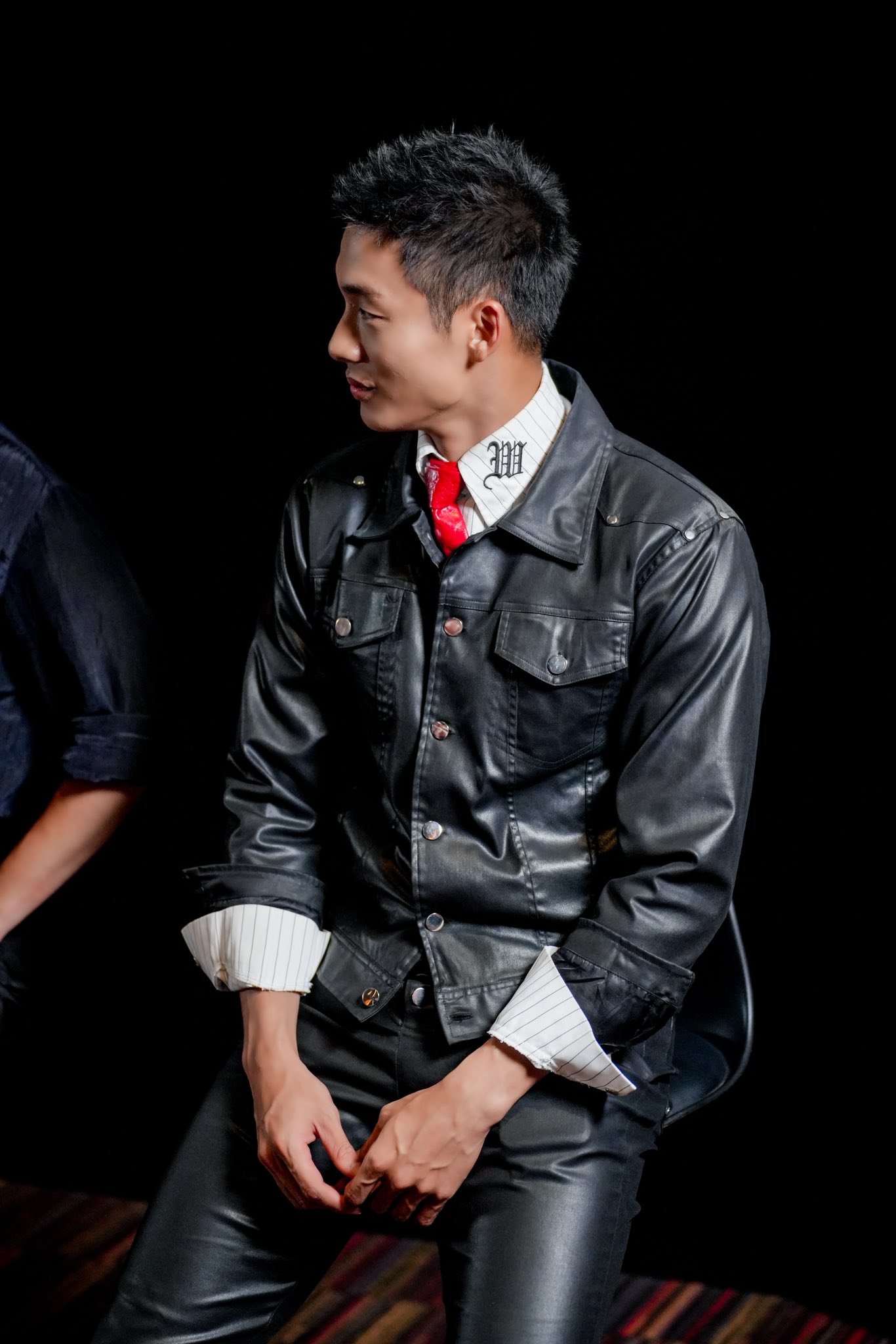 Mỹ nam cao gần 1m9 gây sốt trong buổi tập luyện diễu hành tại Mỹ Đình, mở khẩu trang mới càng ngỡ ngàng- Ảnh 8.