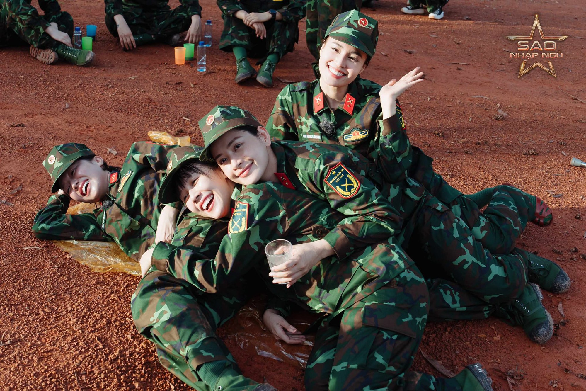 Hoà Minzy, Độ Mixi và dàn sao