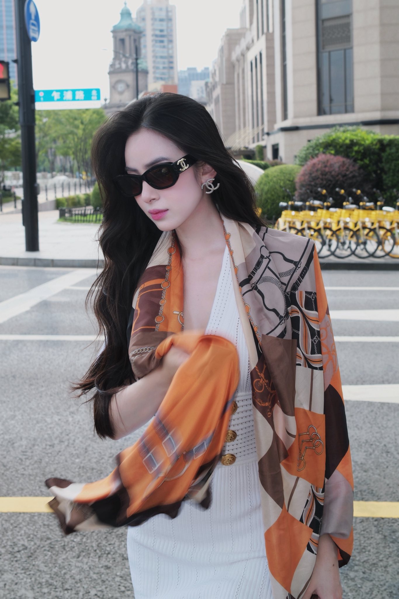 Mỹ nhân Vbiz chụp ảnh cưới với chồng gia thế khủng, netizen xem xong thắc mắc 1 chuyện!- Ảnh 5.