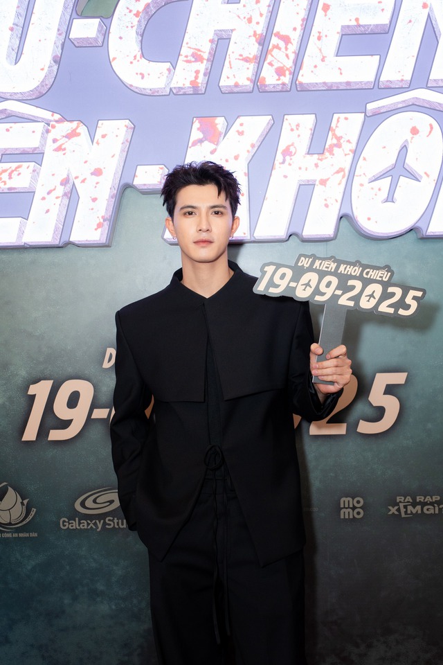 MXH nín thở khi mỹ nam Việt này đi thảm đỏ: Đẹp gì đẹp dữ vậy trời, quá khó tìm được người thứ 2- Ảnh 2.