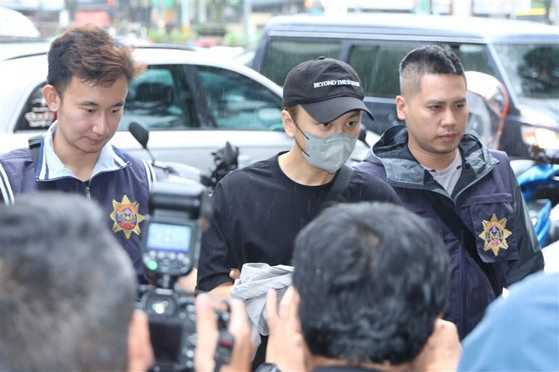 Danh tính 4 nghệ sĩ nam bị bắt- Ảnh 2.