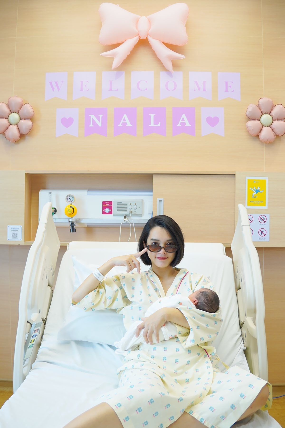 Ngô Thanh Vân thuê dịch vụ ở cữ 5 sao về nhà chăm sóc, chi tiết chăm con ban đêm gây tranh cãi- Ảnh 4. Ngô Thanh Vân thuê dịch vụ ở cữ 5 sao về nhà chăm sóc, chi tiết chăm con ban đêm gây tranh cãi- Ảnh 4.