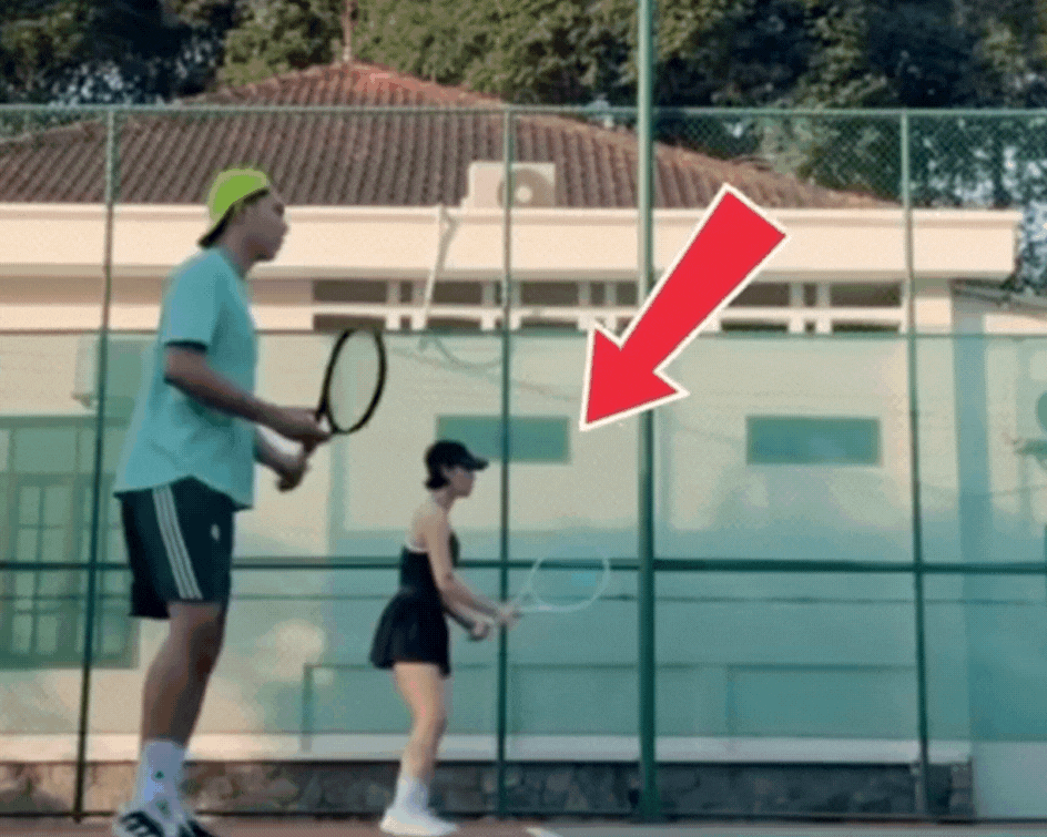 Lộ ảnh rõ mặt Em Xinh và thiếu gia kém 5 tuổi bị