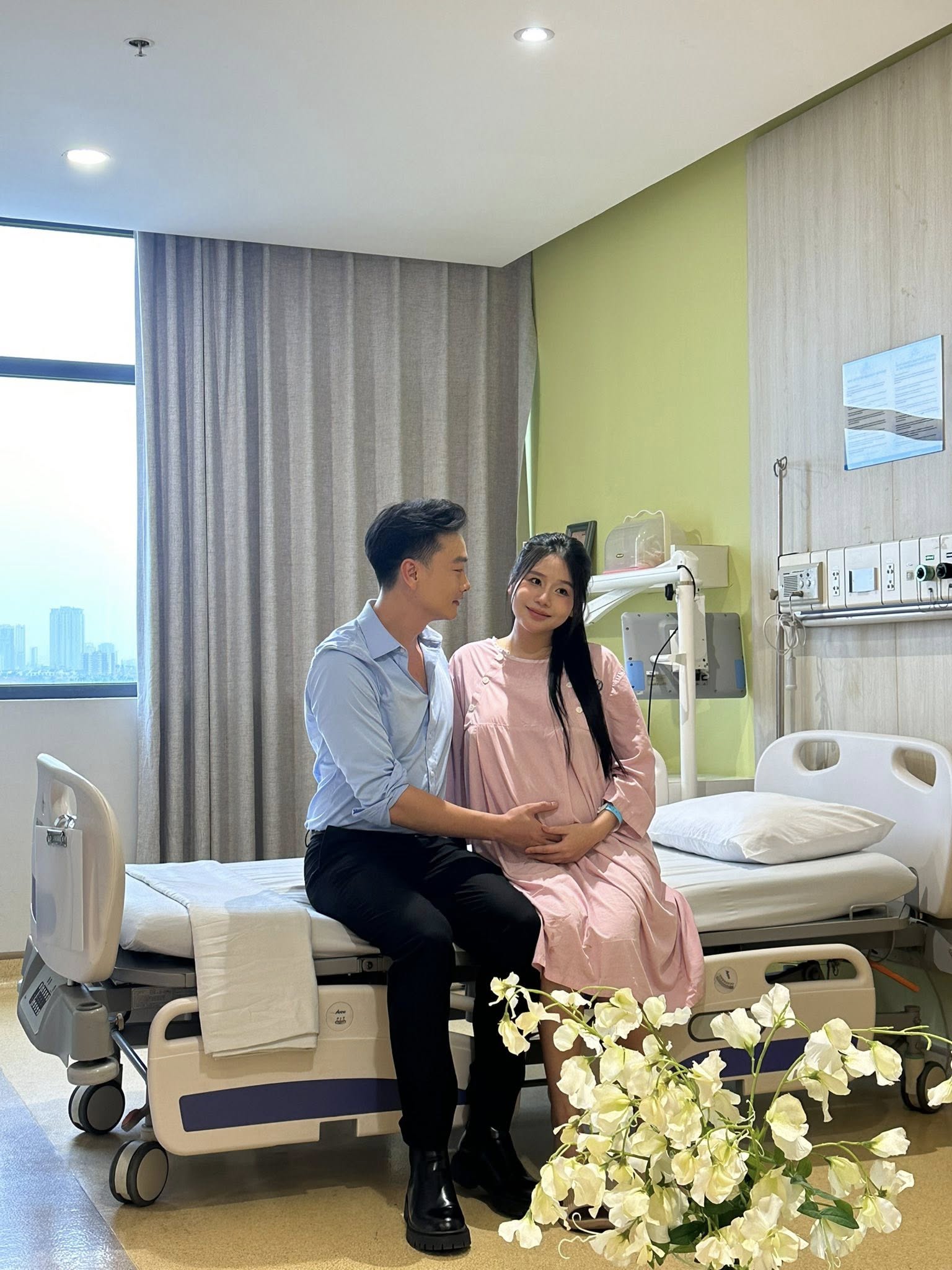 Nam thần phim VTV và vợ streamer chào đón con đầu lòng sau 6 tháng kết hôn- Ảnh 2.