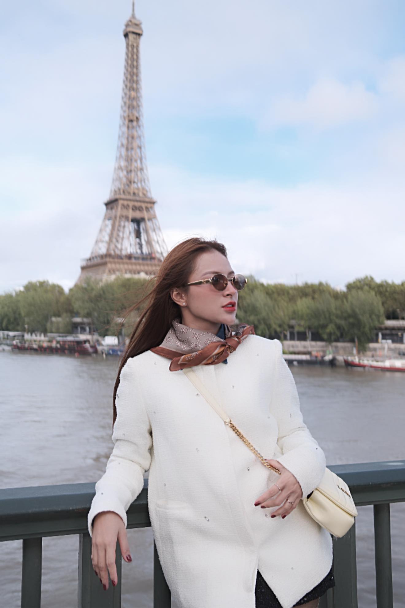 Ai mà có ngờ vợ của