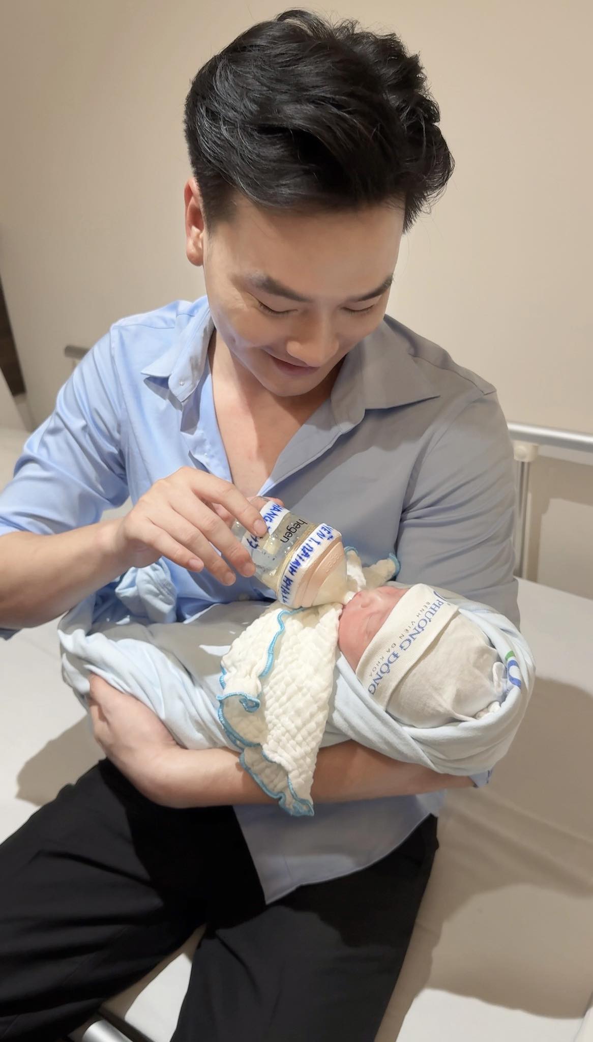 Nam thần phim VTV và vợ streamer chào đón con đầu lòng sau 6 tháng kết hôn- Ảnh 1.