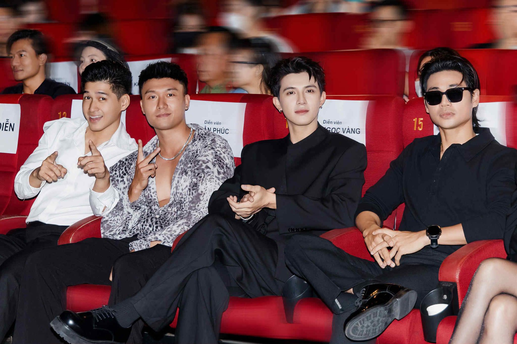 Nam diễn viên có cái tên kỳ lạ nhất Việt Nam: Ngoại hình hơn cả cực phẩm, cười lên một cái là đẹp gấp 1000 lần- Ảnh 5.