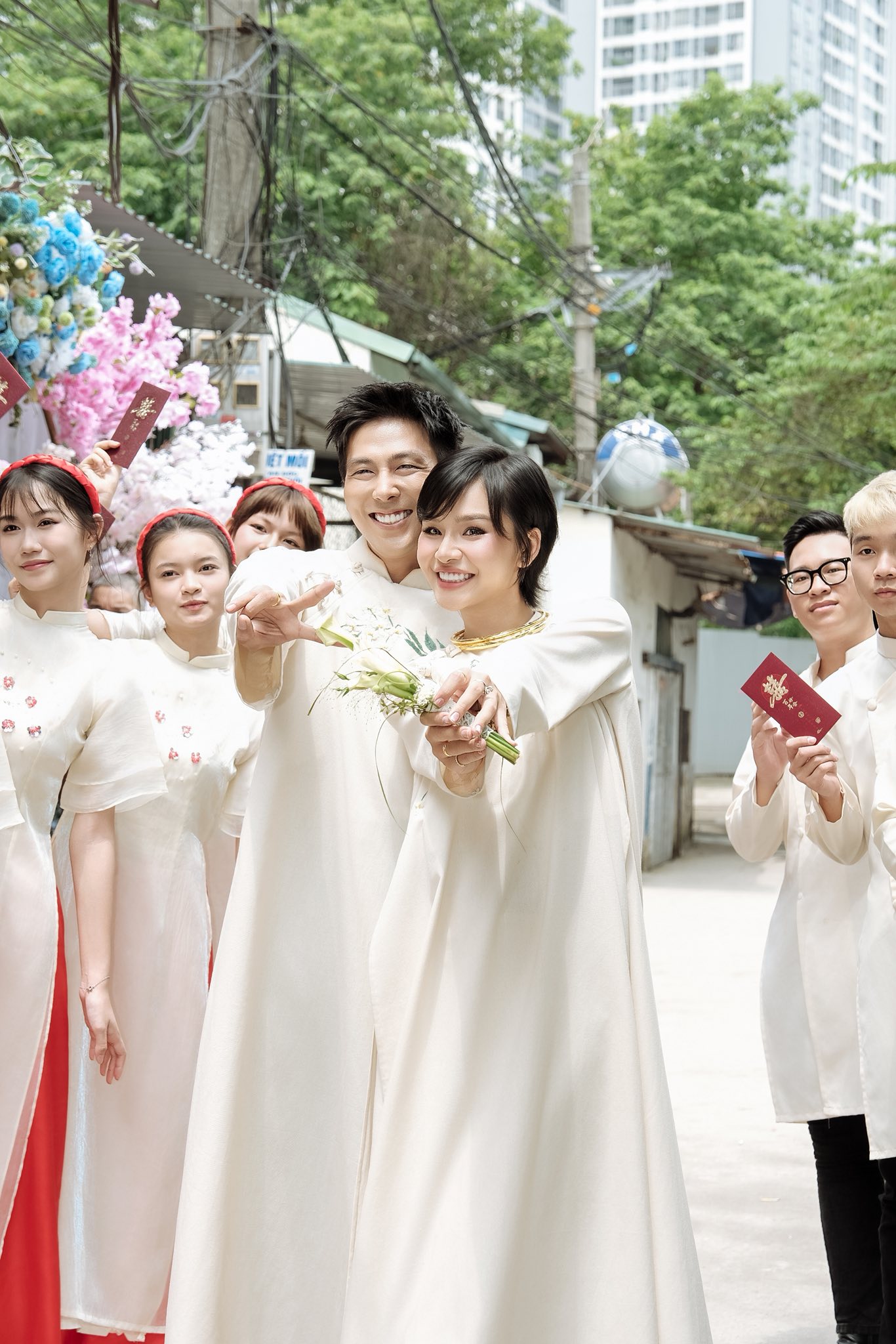 Sao nữ Việt vừa thông báo mang thai đã vác bụng bầu đi sự kiện, xinh - slay khiến ai cũng