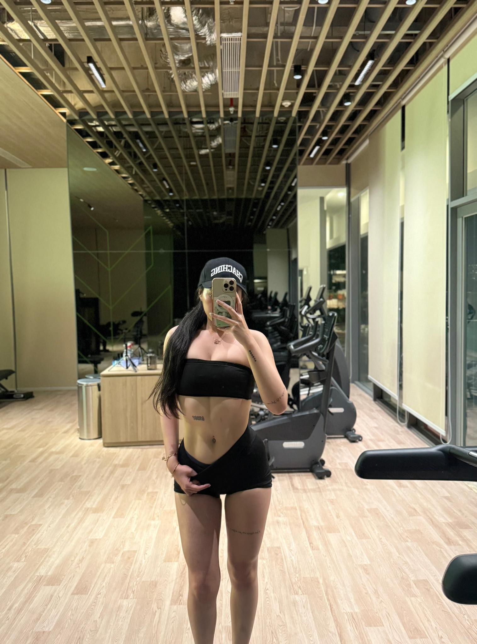 Cận cảnh khoảnh khắc Trâm Anh cưỡi ngựa thần sầu, khoe trọn vóc dáng cực phẩm- Ảnh 1.