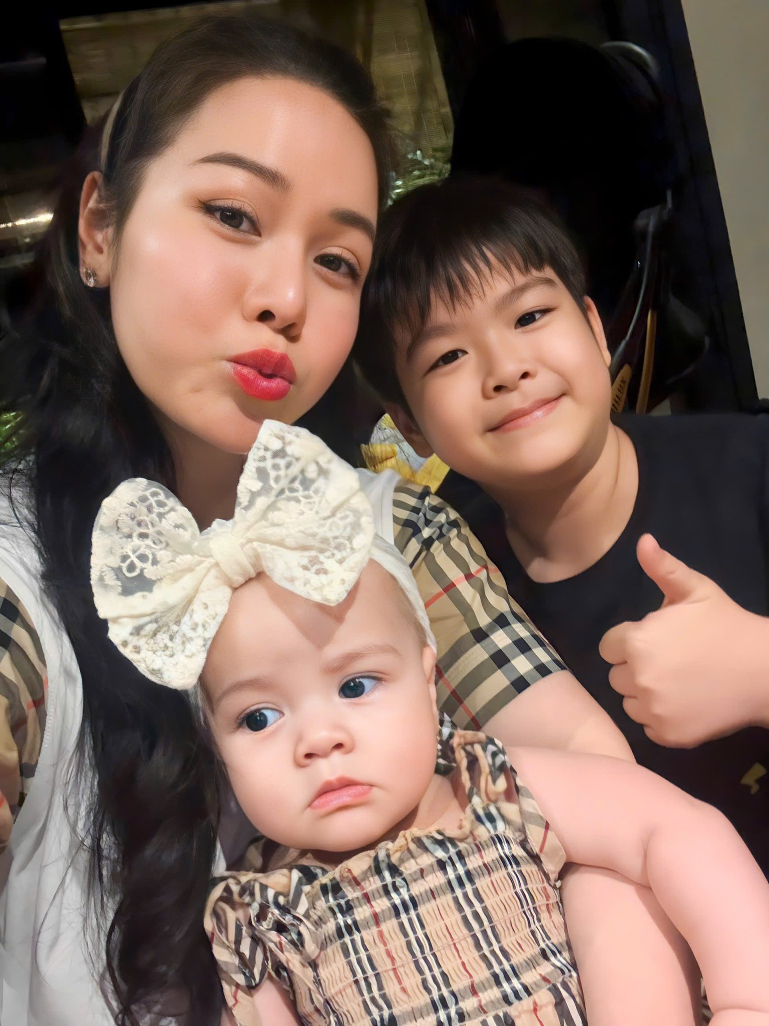 Nữ nghệ sĩ là đại gia có biệt thự TP.HCM 20 tỷ, 40 tuổi tự sinh con, bế con riêng về thăm nhà chồng cũ- Ảnh 10.