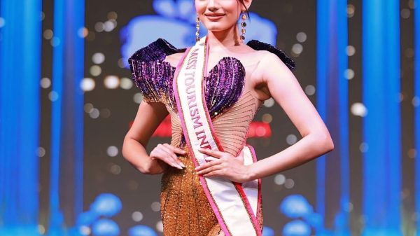 Hoa hậu từ bỏ danh hiệu sau một đêm đăng quang 533551165 768029592286976 2507833545631657695 n 1755667358212 1755667358573782900179