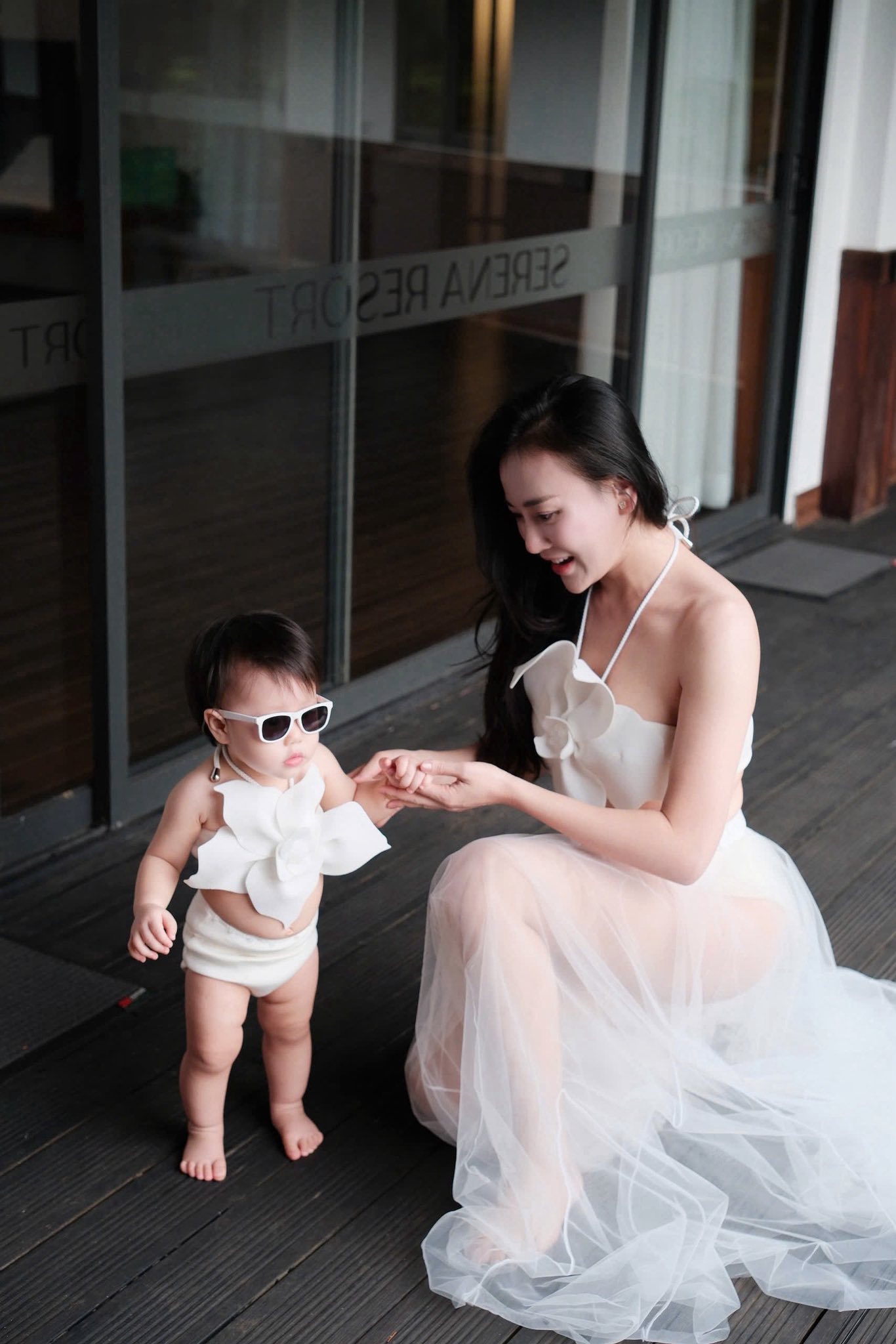 533792207246588428904167655549077981911844147n-1755591711688686303579-1755614820122-1755614820540820905643 "Phu nhân hào môn" Phương Oanh tung bộ ảnh đồ đôi bên con gái, netizen tấm tắc khen: Con gái giống cha giàu ba họ 533792207246588428904167655549077981911844147n 1755591711688686303579 1755614820122 1755614820540820905643