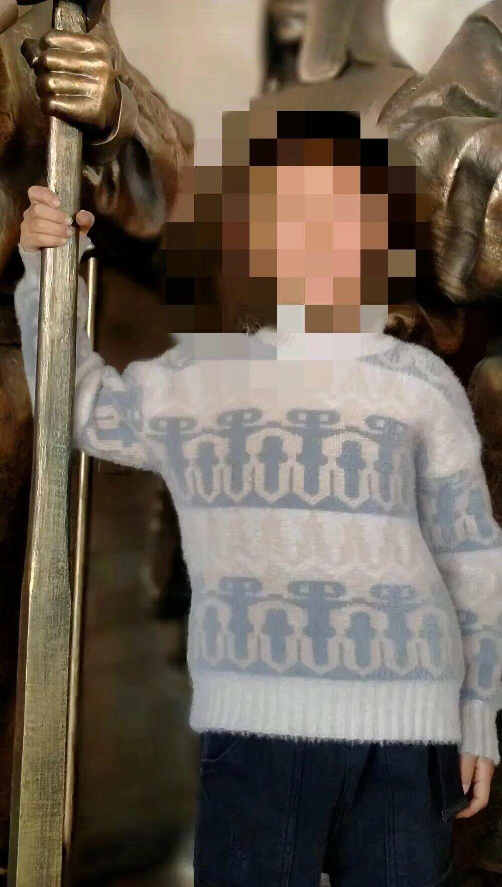 Khóc lóc khắp mạng xã hội tìm con