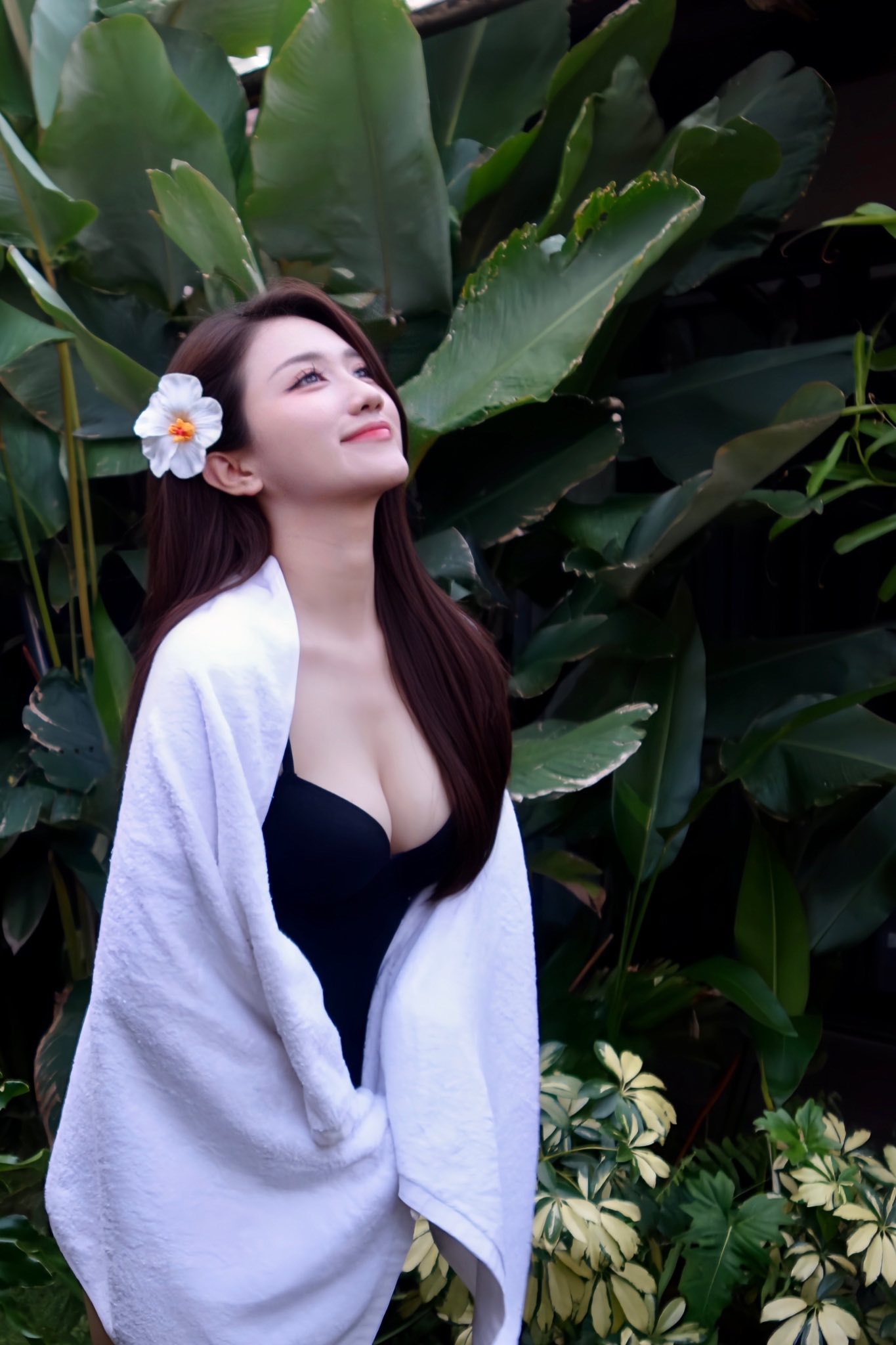 Không chỉ rạng rỡ trên sóng truyền hình, nhan sắc đời thường của nữ MC còn gây