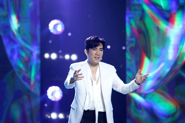 Sao nam Vbiz vướng tin yêu đồng giới quản lý: Từng nhận cát-xê 50 nghìn, nay có 13 căn nhà và biệt thự 20 tỷ, đại gia tặng đất 2.500m2- Ảnh 1.