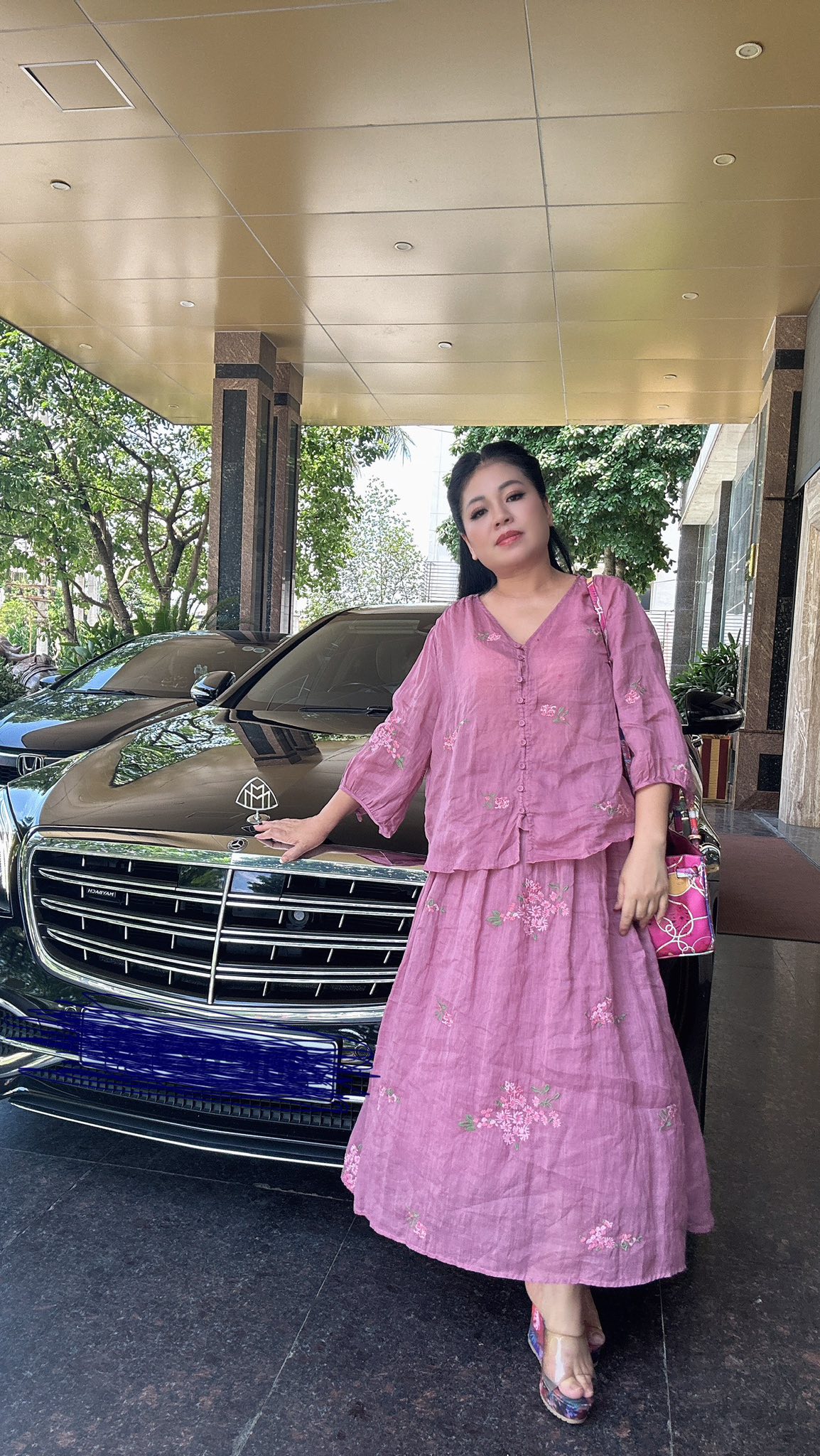 "Nữ hoàng nhạc đỏ" là mẹ đơn thân, một mình nuôi 4 con, U50 đẹp đằm thắm, không phụ thuộc đàn ông 53481762920064425400953075541790751736195413n 17568934692791729307741 1756918078987 1756918079355733670414