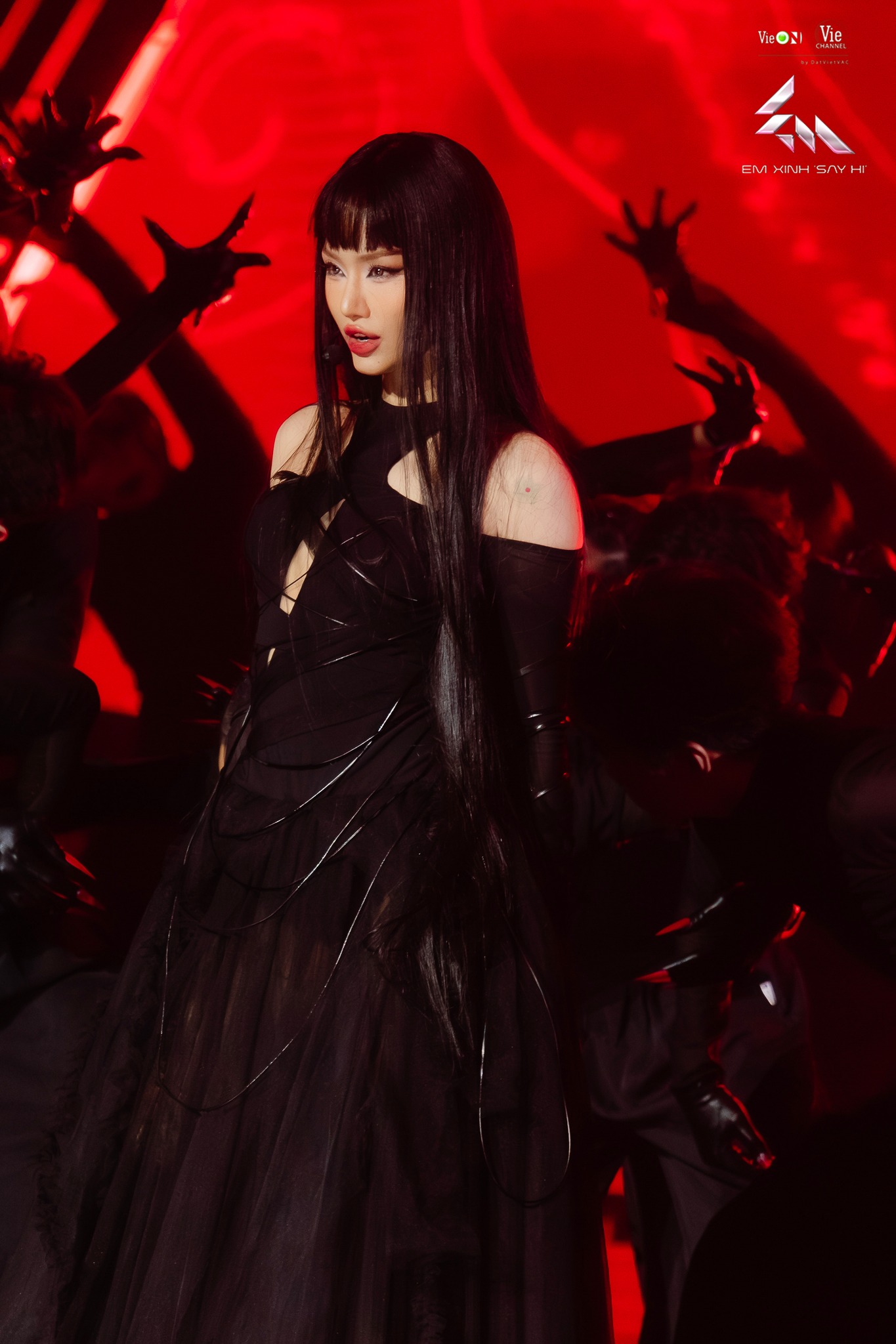 Miu Lê đang gặp rắc rối- Ảnh 1. Miu Lê đang gặp rắc rối- Ảnh 1.