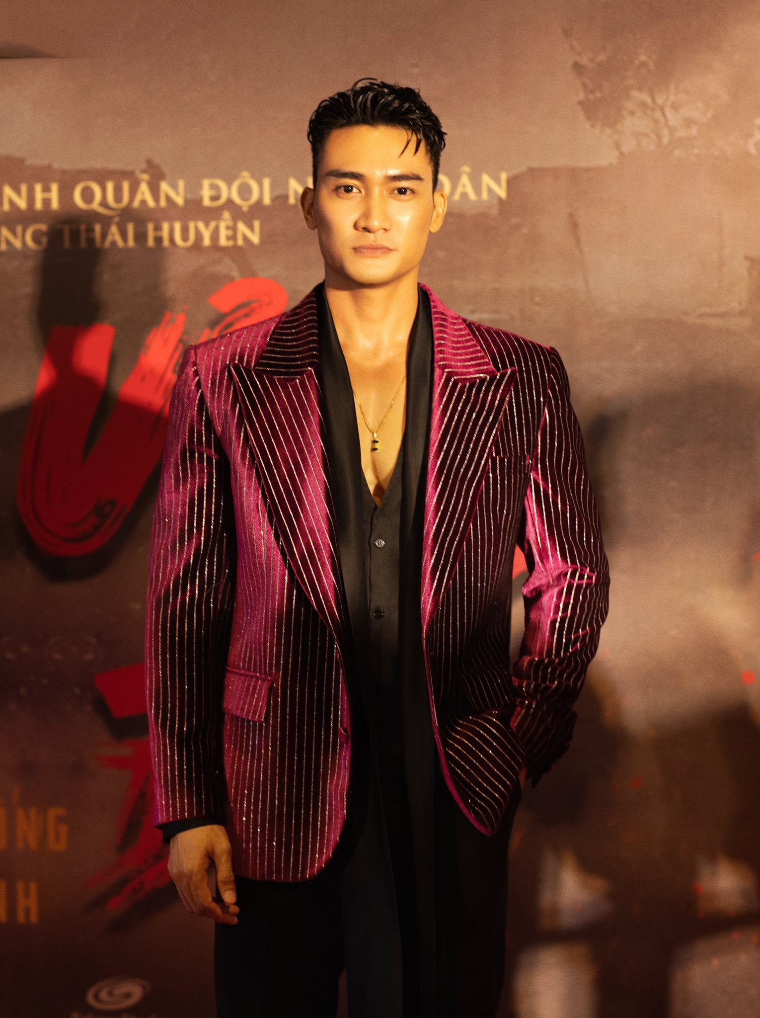 Mỹ nam gây sốc nhất Mưa Đỏ: Ác toàn diện vẫn không ai ghét nổi, lên hình vài phút mà cả triệu người vỗ tay- Ảnh 6. Mỹ nam gây sốc nhất Mưa Đỏ: Ác toàn diện vẫn không ai ghét nổi, lên hình vài phút mà cả triệu người vỗ tay- Ảnh 6.