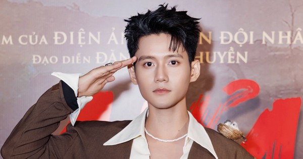 Mỹ nam đáng yêu nhất Mưa Đỏ đổi đời nhờ nói quá nhiều, phá hỏng nguyên tác nhưng ai xem cũng khen nức nở 28 Mỹ nam đáng yêu nhất Mưa Đỏ đổi đời nhờ nói quá nhiều, phá hỏng nguyên tác nhưng ai xem cũng khen nức nở 5355720082520778444959735874444602346386576n 1756390594769 1756390595081851286497 124 0 839 1366 crop 1756390675735832275428jpg