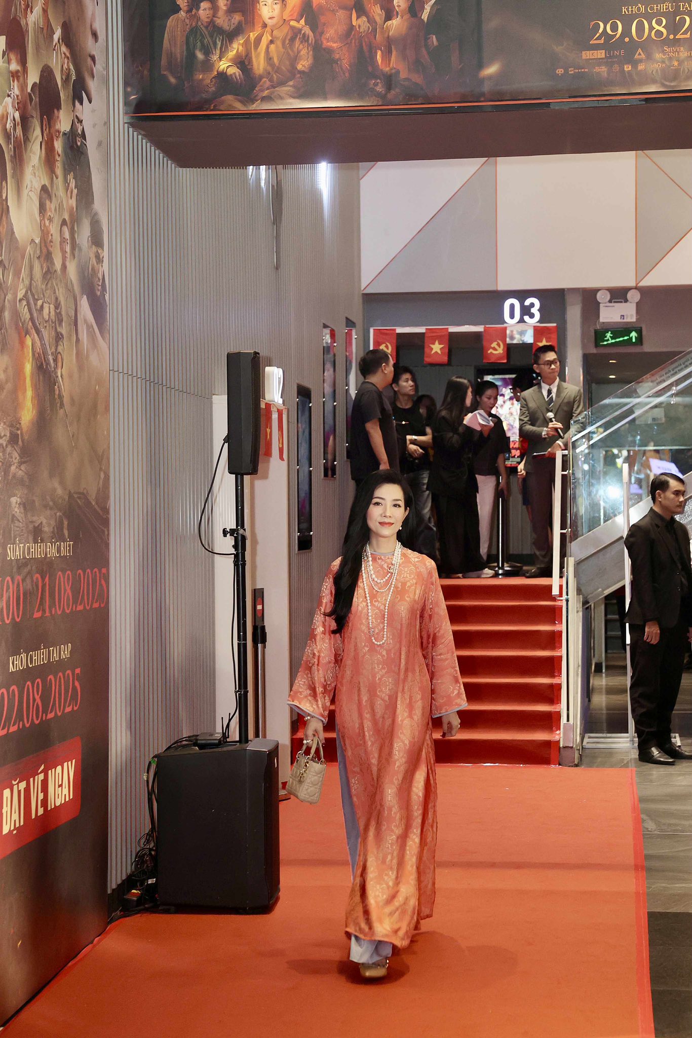 Mỹ nhân bí ẩn nhất Mưa Đỏ: Hoa hậu kín tiếng bậc nhất Vbiz, lên hình 3 phút mà khiến MXH ráo riết truy lùng- Ảnh 4.