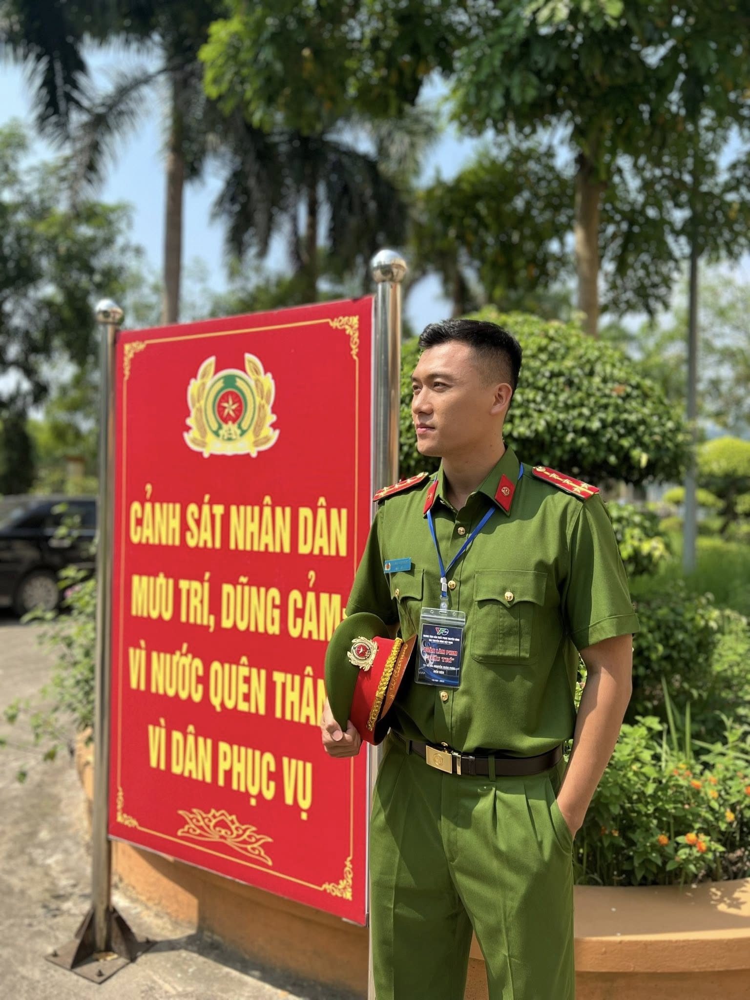 Cơ trưởng hot nhất Tử Chiến Trên Không: Diễn bằng mắt quá đỉnh, đóng mãi 1 kiểu vai vẫn không ai chê nổi- Ảnh 6.