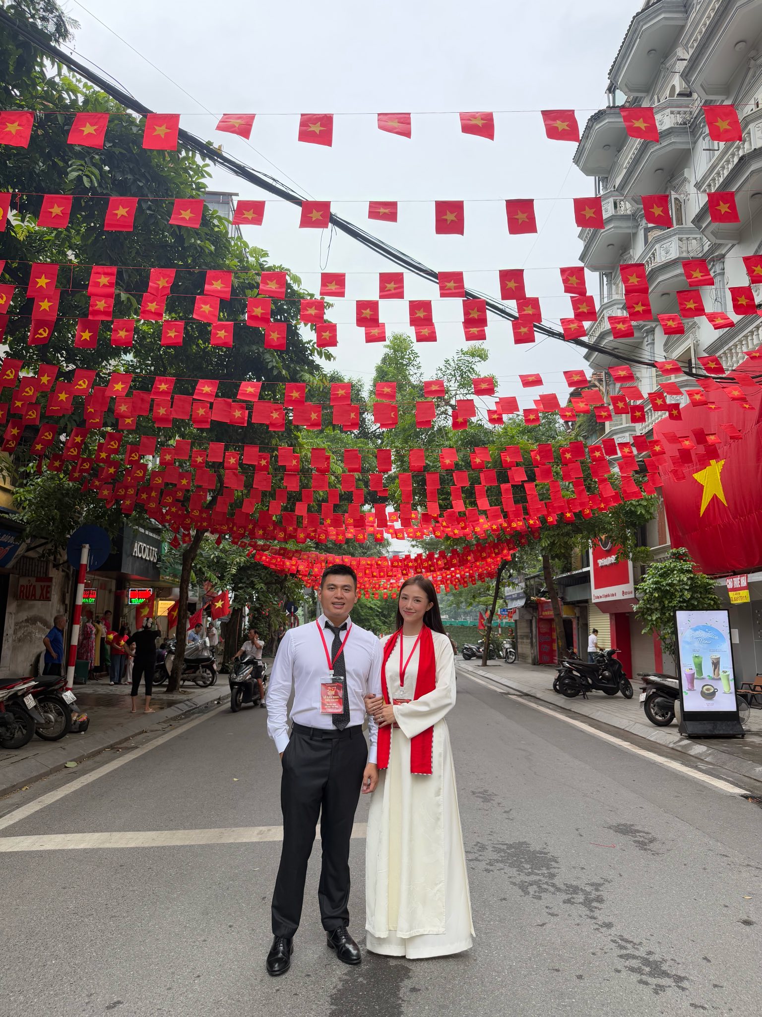 Điều đặc biệt không ngờ liên quan đến NSND Xuân Bắc - Salim - MC Khánh Vy trong buổi tổng hợp luyện diễu hành- Ảnh 1. Điều đặc biệt không ngờ liên quan đến NSND Xuân Bắc - Salim - MC Khánh Vy trong buổi tổng hợp luyện diễu hành- Ảnh 1.