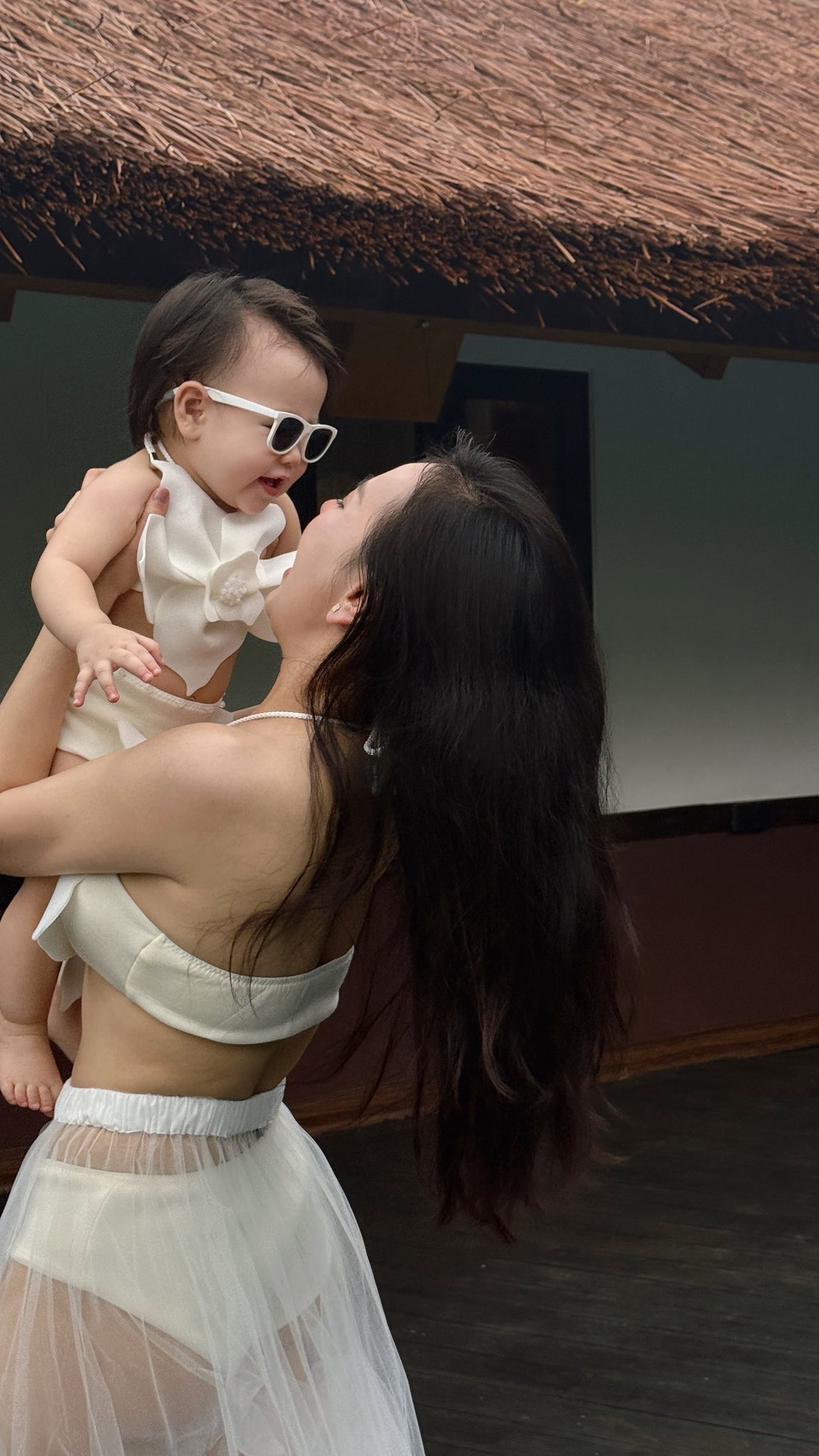 536067425246588426437501234145310556937766687n-17555917117231555584592-1755614818239-1755614818415555647986 "Phu nhân hào môn" Phương Oanh tung bộ ảnh đồ đôi bên con gái, netizen tấm tắc khen: Con gái giống cha giàu ba họ 536067425246588426437501234145310556937766687n 17555917117231555584592 1755614818239 1755614818415555647986