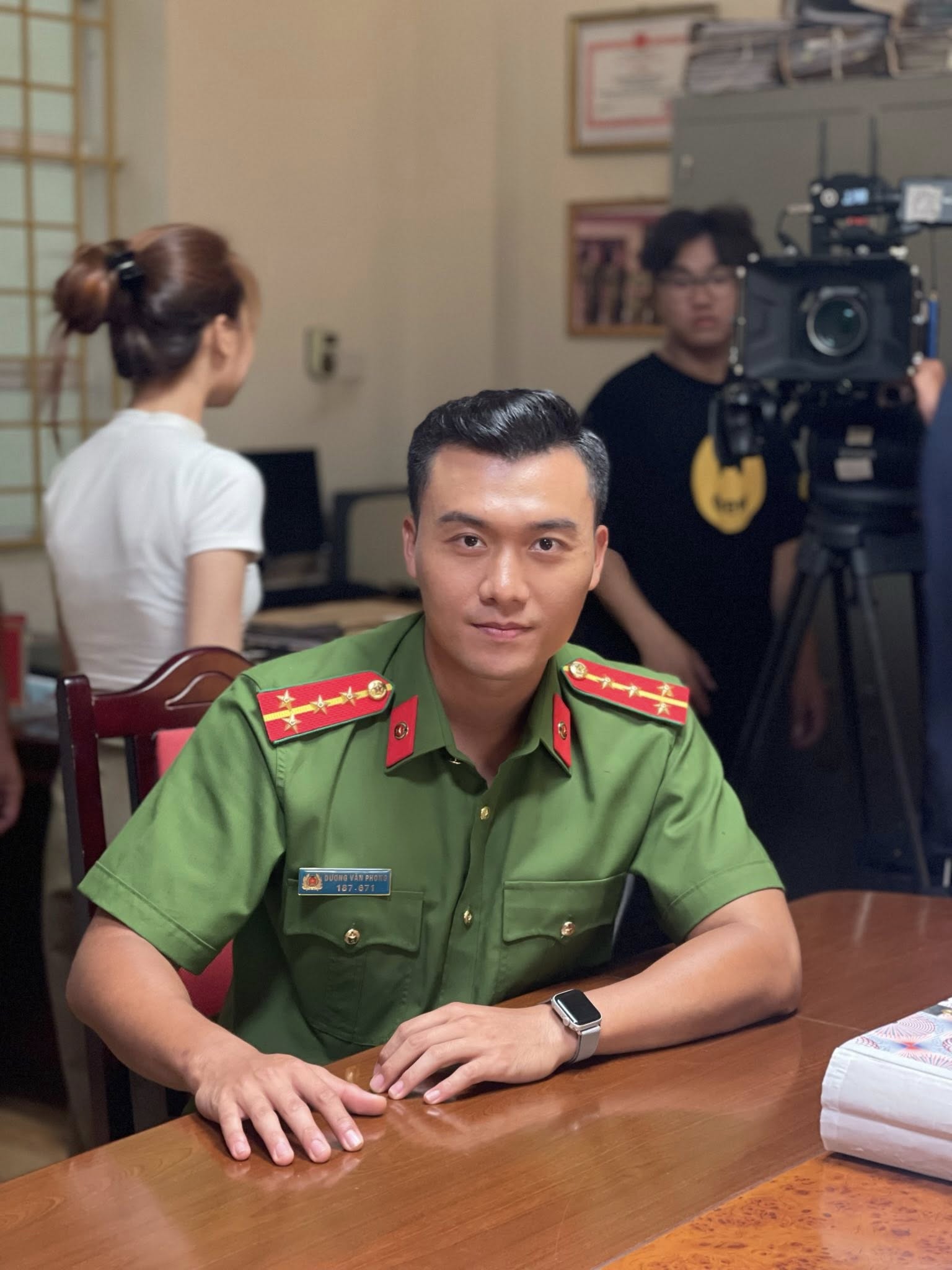 Cơ trưởng hot nhất Tử Chiến Trên Không: Diễn bằng mắt quá đỉnh, đóng mãi 1 kiểu vai vẫn không ai chê nổi- Ảnh 5.