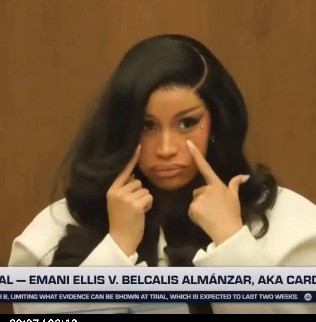 Trần đời chưa thấy ai hầu toà như sao nữ này: Hết cợt nhả, ngủ gục, rồi lại xô xát ngay sau xét xử!- Ảnh 12. Trần đời chưa thấy ai hầu toà như sao nữ này: Hết cợt nhả, ngủ gục, rồi lại xô xát ngay sau xét xử!- Ảnh 12.