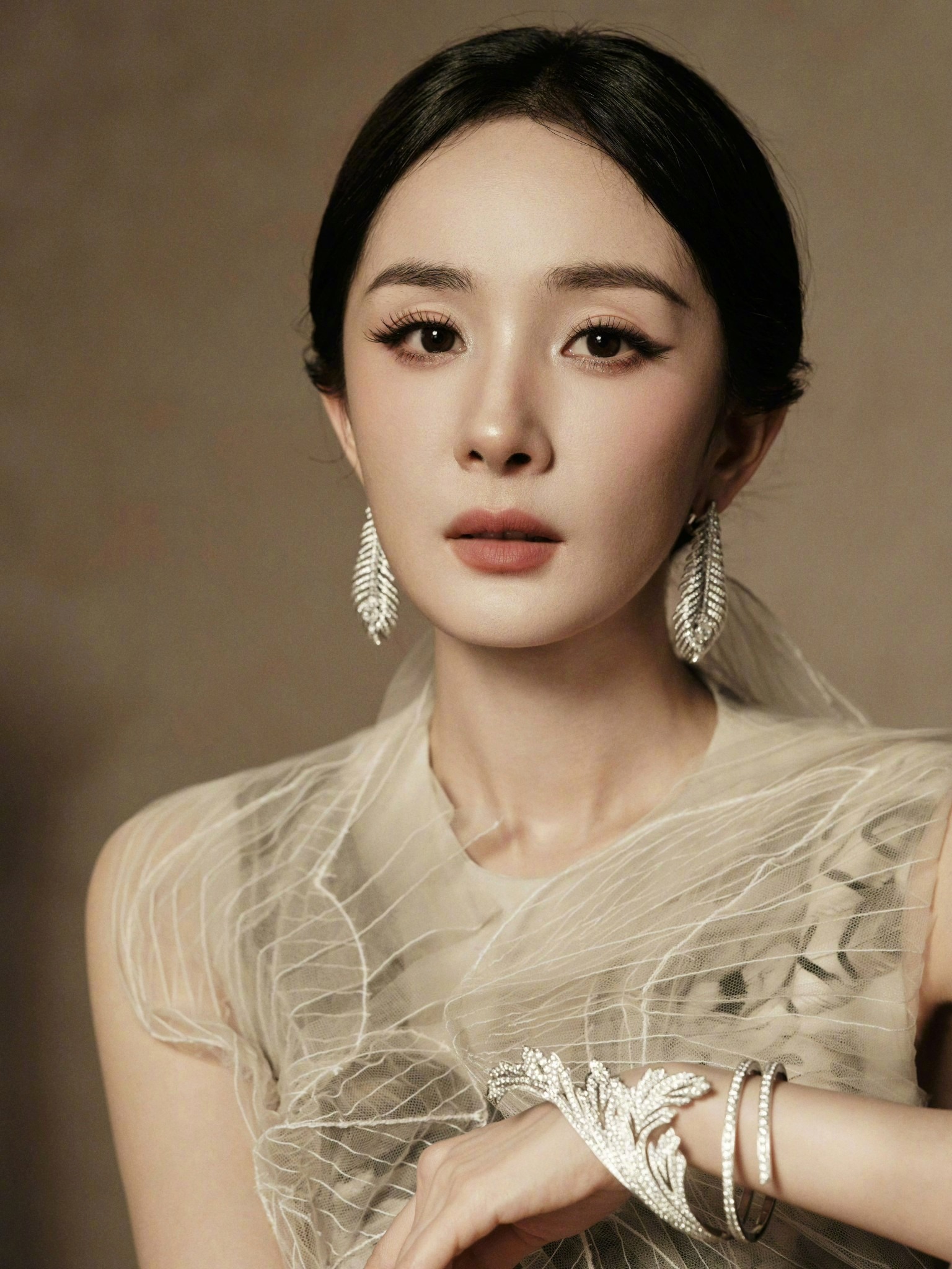 Mỹ nhân bị đánh vì dám đứng chắn ống kính của Lưu Diệc Phi- Ảnh 6.