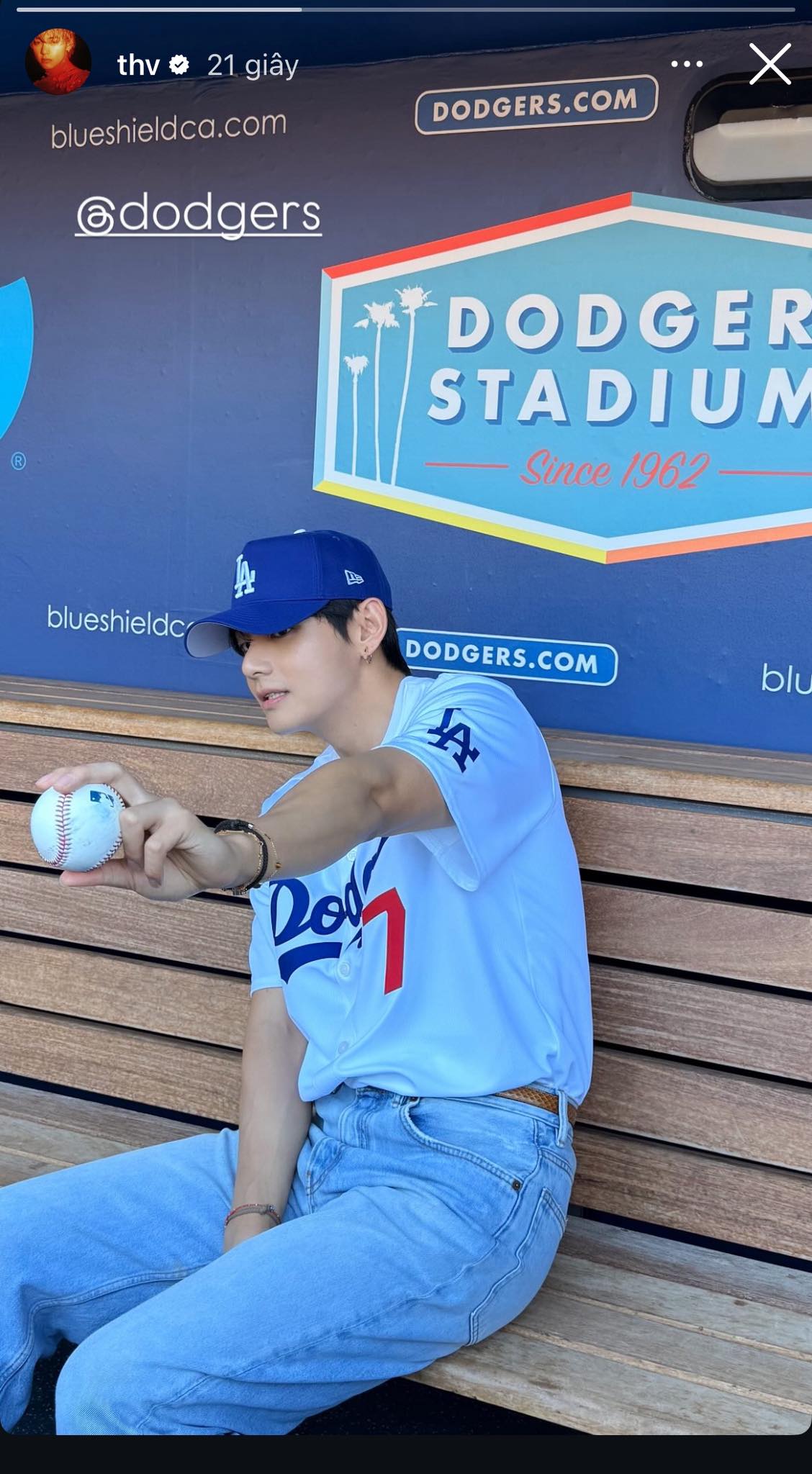 V (BTS) siêu manly, dáng đẹp lại còn ném bóng đỉnh thế này, phong thần bao nhiêu cũng không đủ!- Ảnh 11.