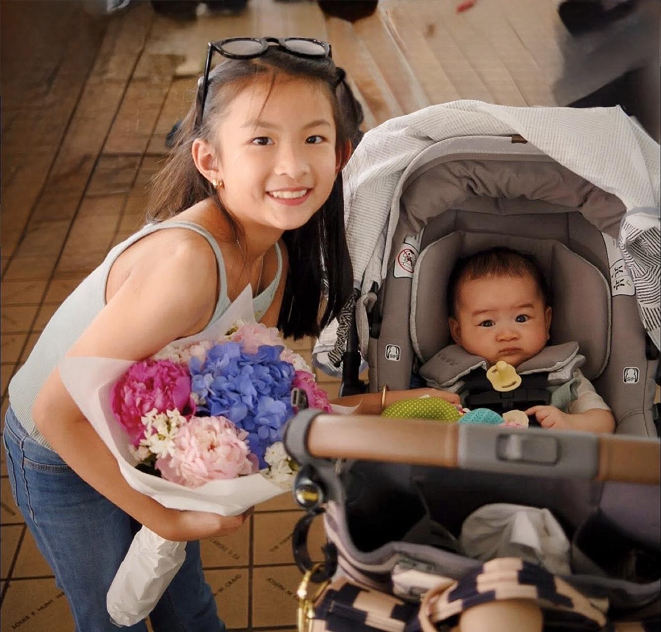 "Tủ vàng" của hot mom Yến Phương khiến hội mẹ sữa nhìn thôi đã thấy đau cái lưng, ông xã Lam Trường cũng phải lên tiếng vì xót vợ 536285278312975200098614275796914408114688375n 1756179553996526033291 1756205450813 17562054510341481177241